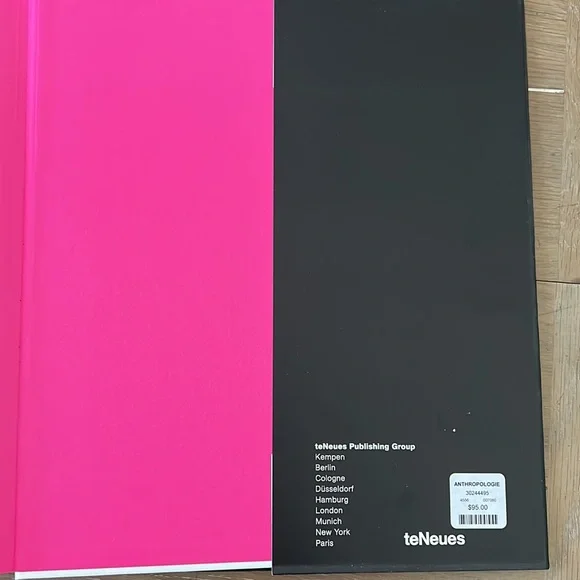 Incredible coffee table book for the love of shoes teneues NWT